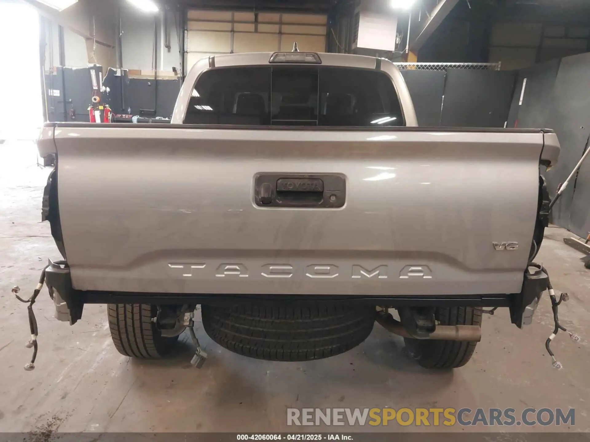 17 Photograph of a damaged car 3TMCZ5AN1KM256173 TOYOTA TACOMA 2019
