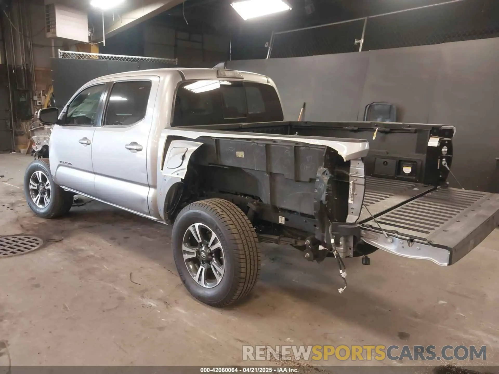 3 Photograph of a damaged car 3TMCZ5AN1KM256173 TOYOTA TACOMA 2019