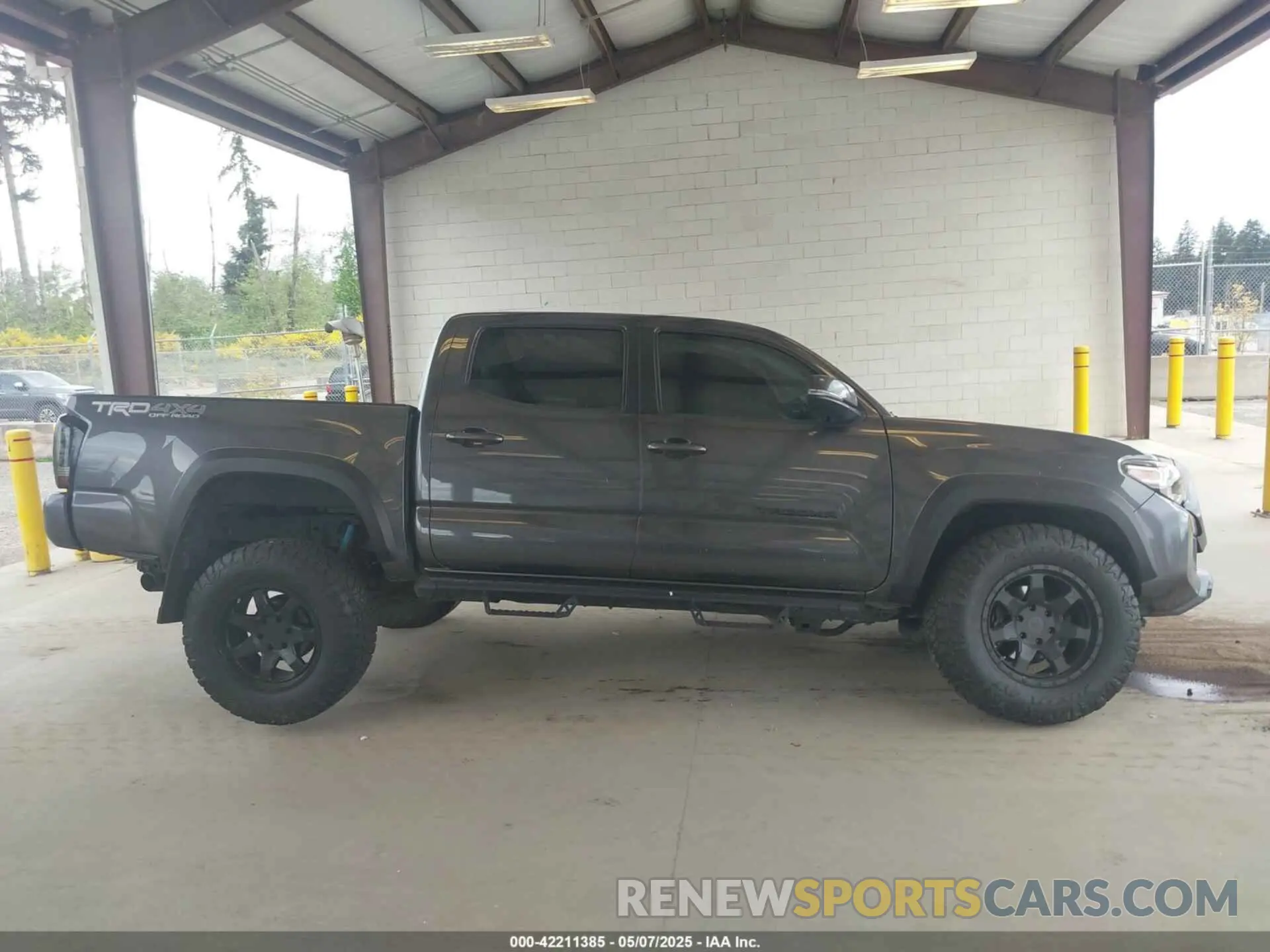 14 Photograph of a damaged car 3TMCZ5AN1KM257081 TOYOTA TACOMA 2019
