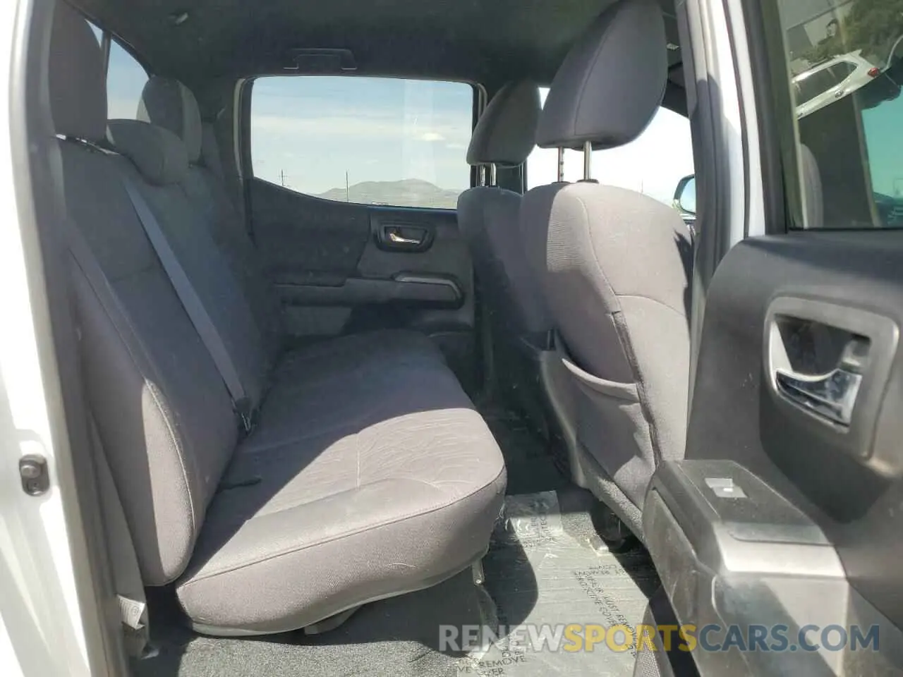 10 Photograph of a damaged car 3TMCZ5AN1KM263494 TOYOTA TACOMA 2019
