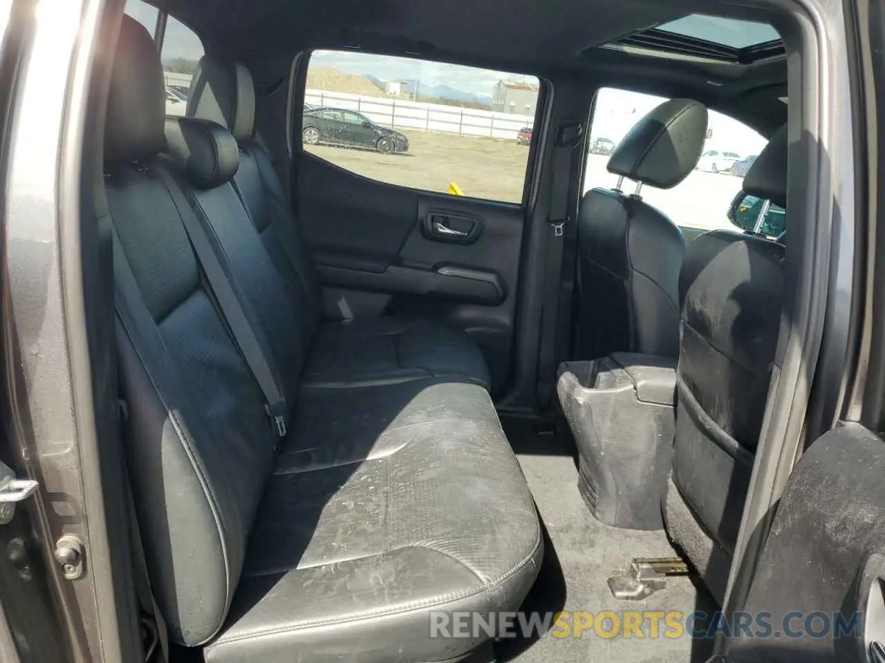 10 Photograph of a damaged car 3TMCZ5AN1KM266315 TOYOTA TACOMA 2019