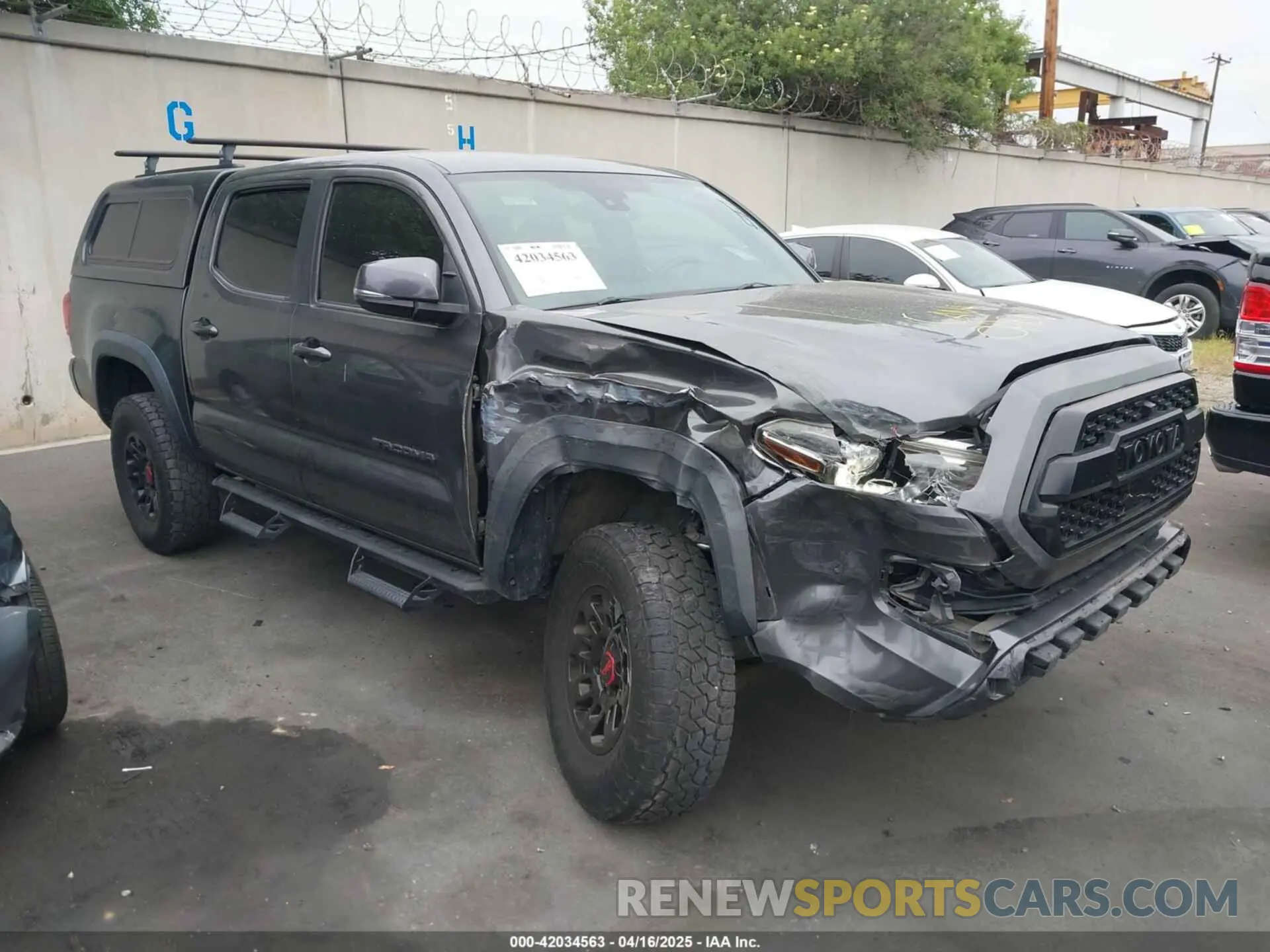 1 Photograph of a damaged car 3TMCZ5AN1KM267271 TOYOTA TACOMA 2019