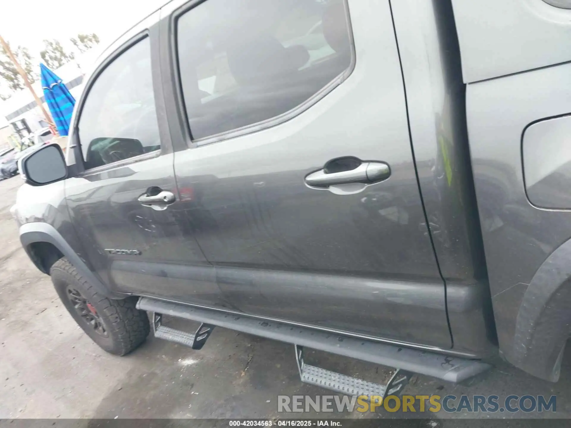 15 Photograph of a damaged car 3TMCZ5AN1KM267271 TOYOTA TACOMA 2019