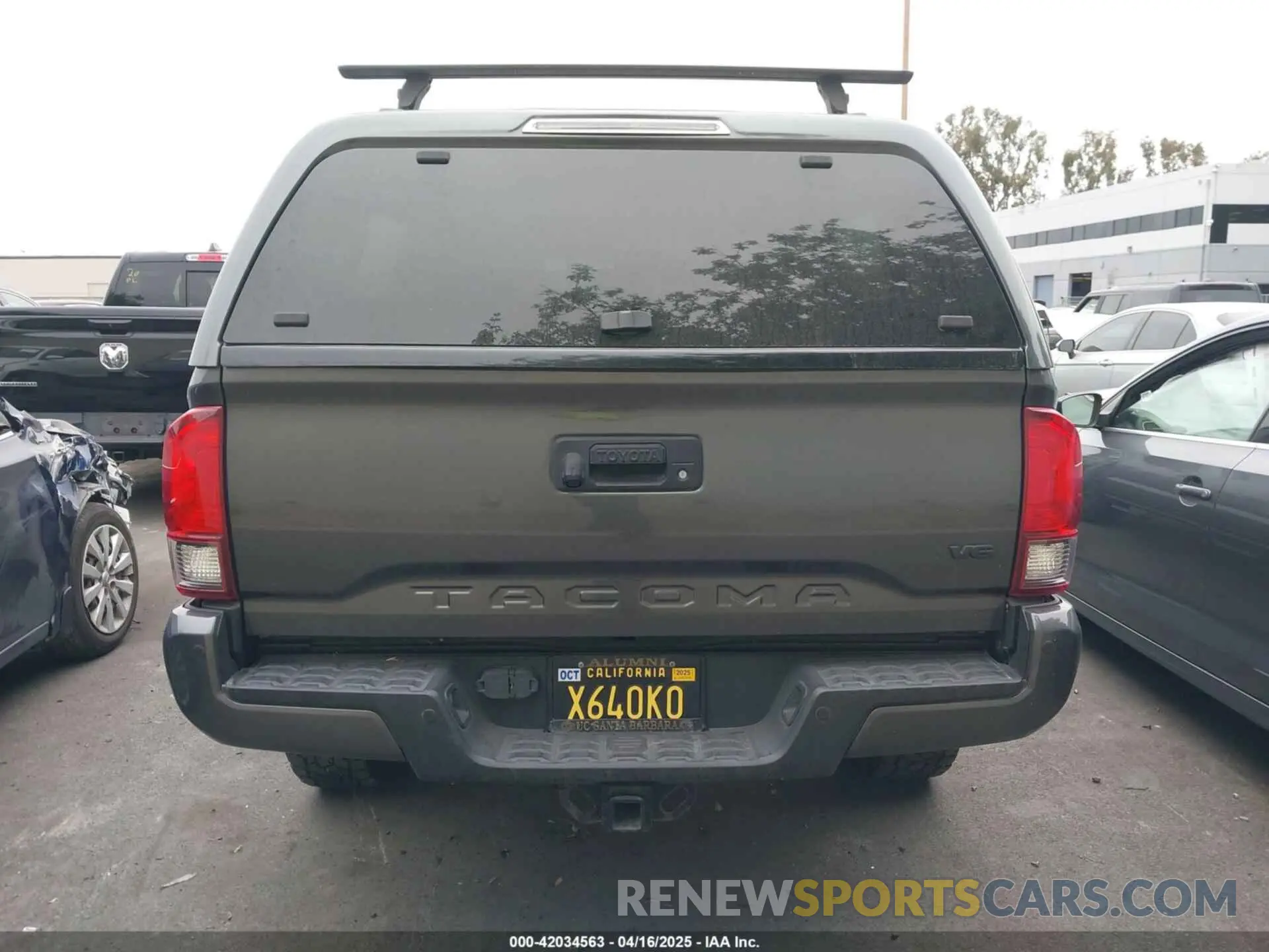 17 Photograph of a damaged car 3TMCZ5AN1KM267271 TOYOTA TACOMA 2019