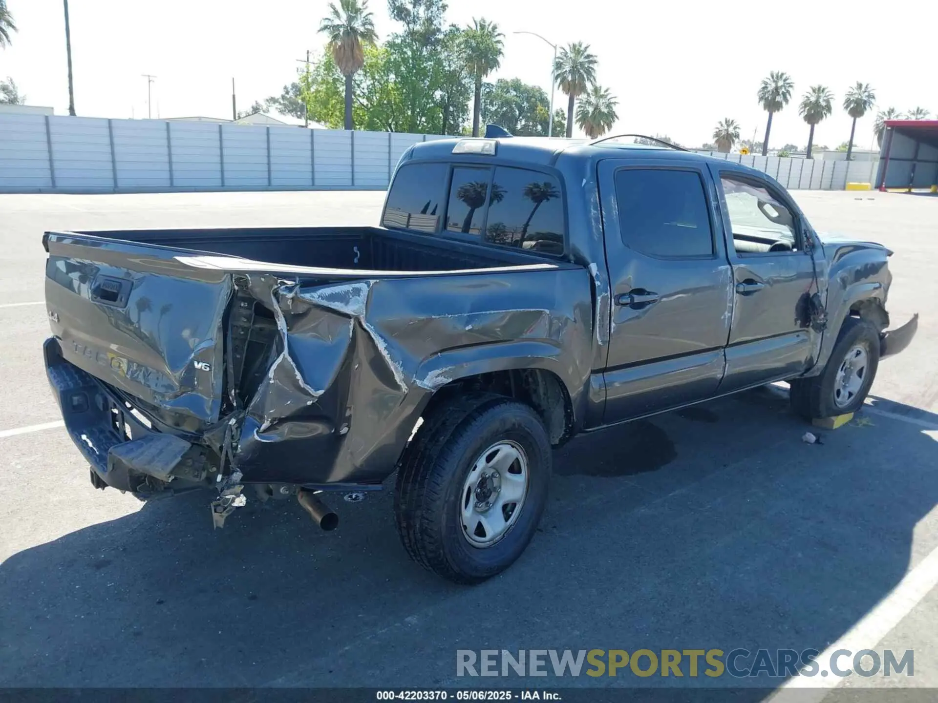 4 Photograph of a damaged car 3TMCZ5AN1KM272891 TOYOTA TACOMA 2019
