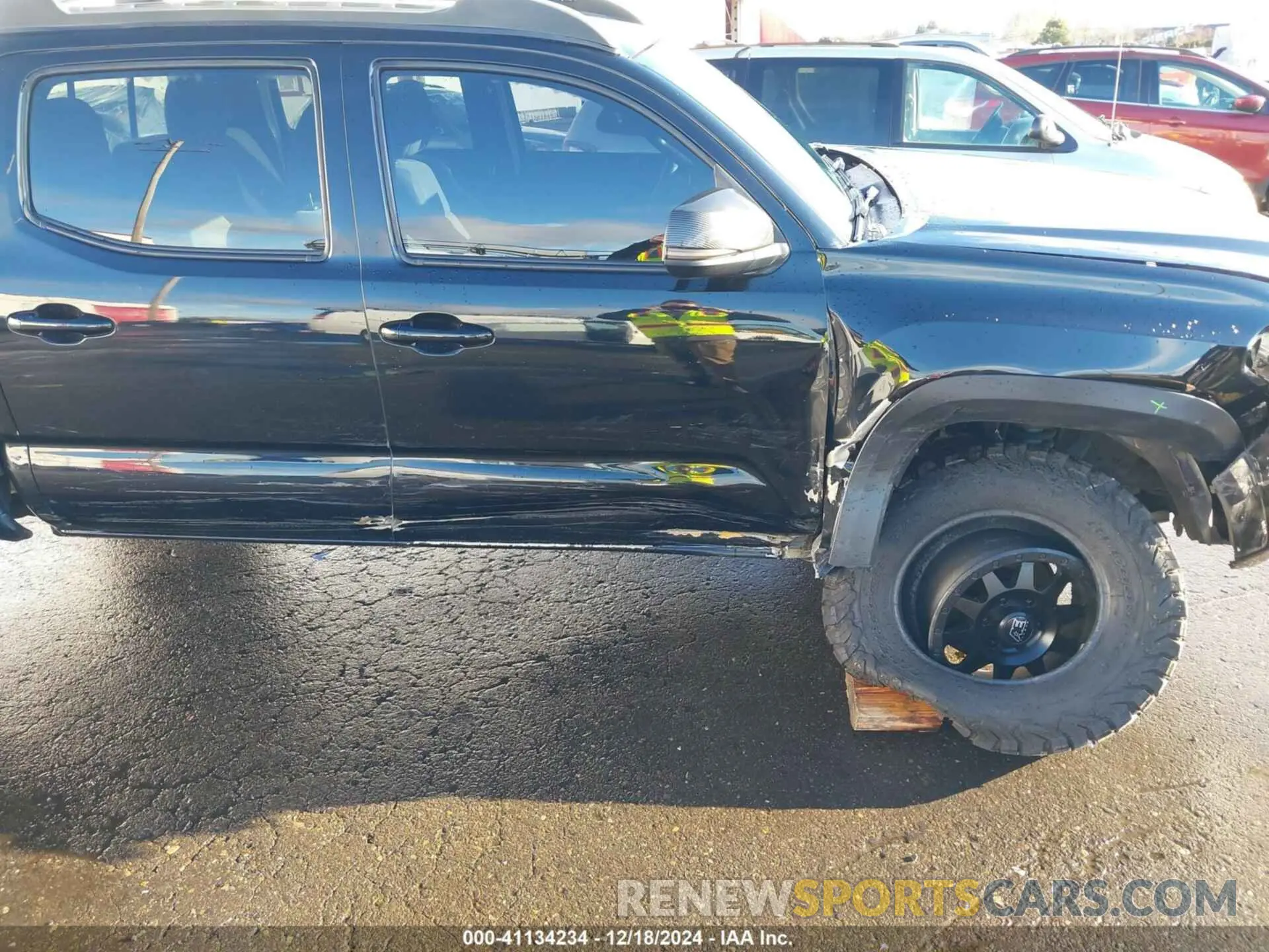 17 Photograph of a damaged car 3TMCZ5AN1KM274494 TOYOTA TACOMA 2019