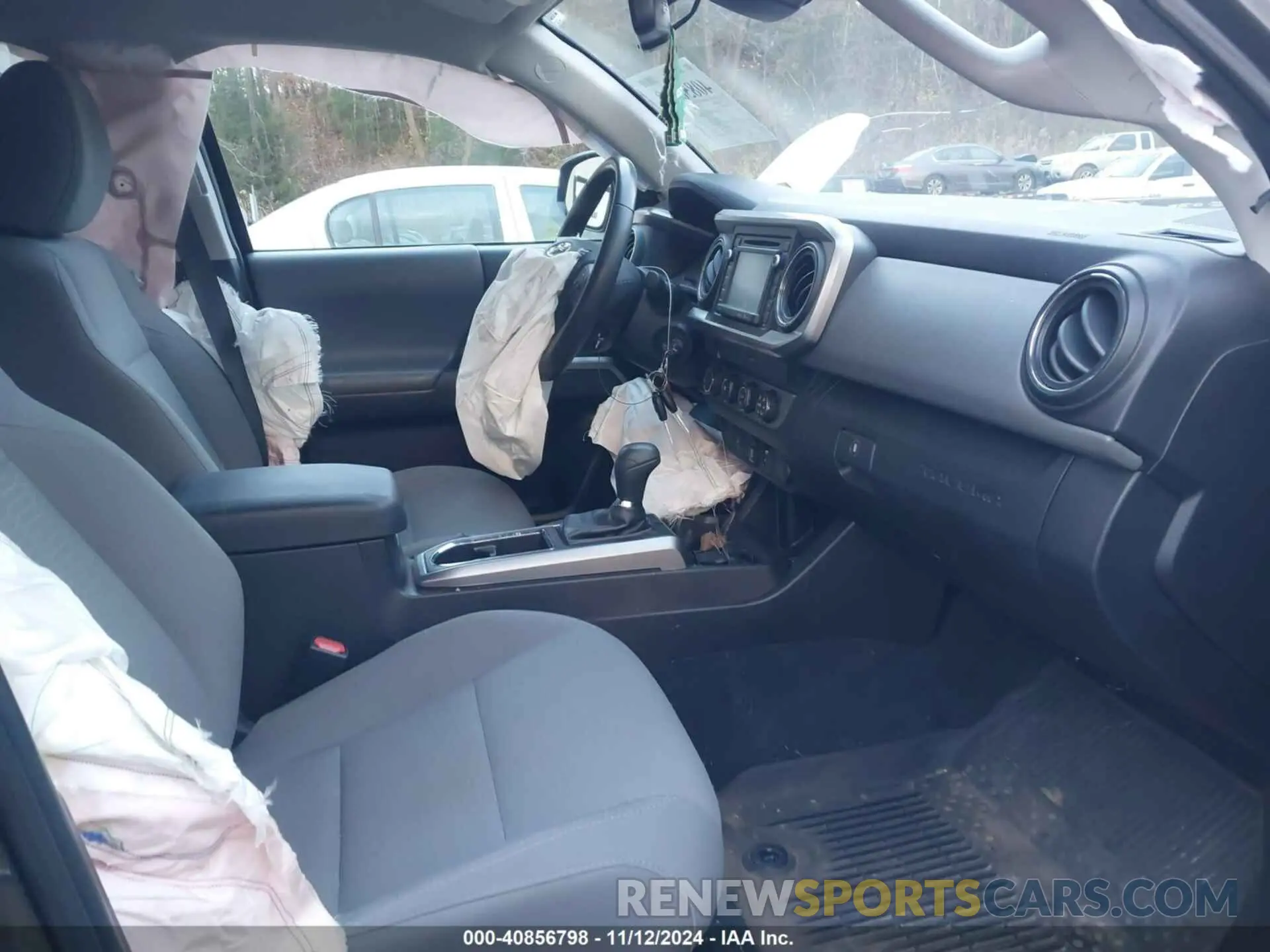 5 Photograph of a damaged car 3TMCZ5AN1KM283342 TOYOTA TACOMA 2019