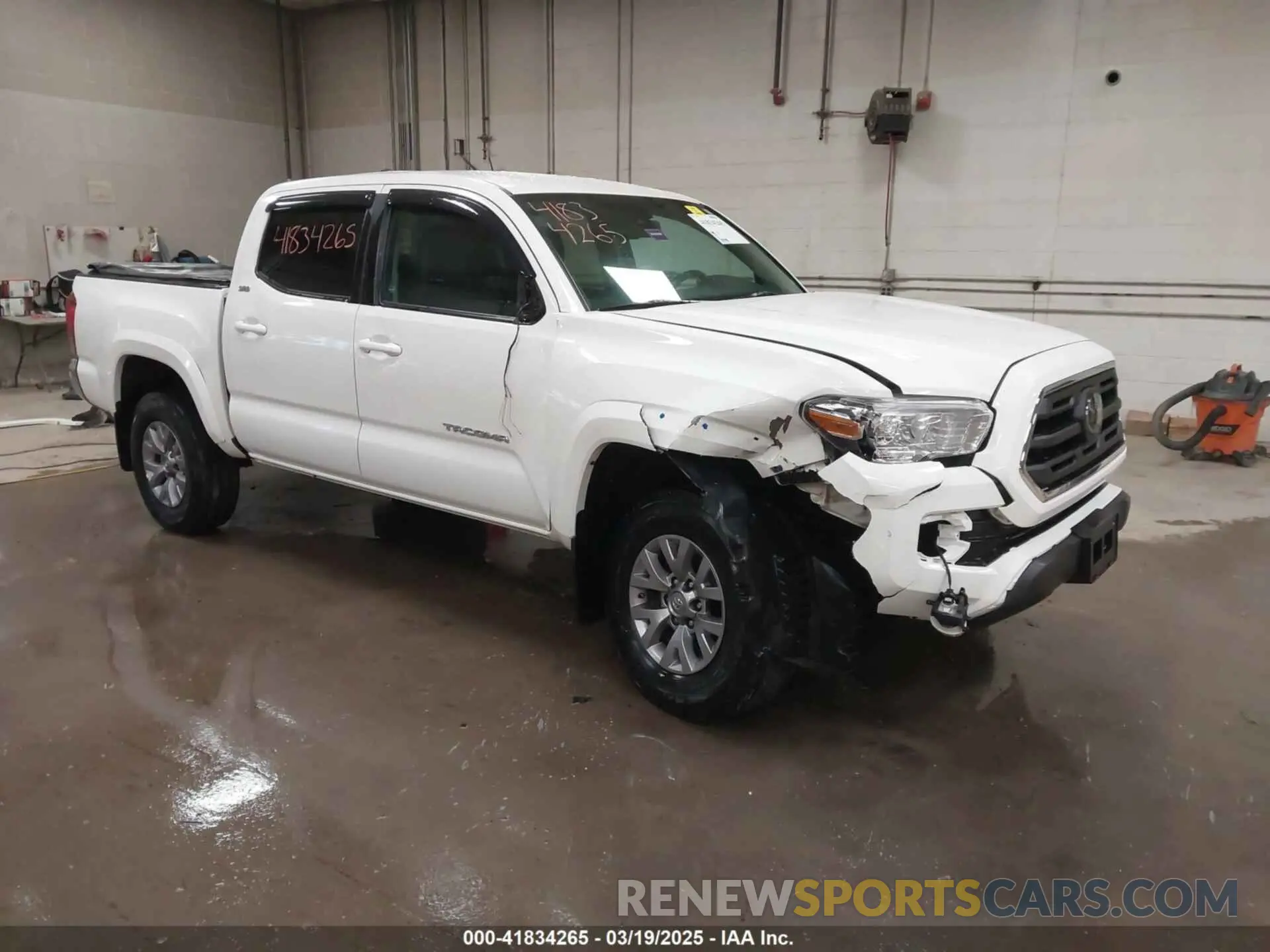 1 Photograph of a damaged car 3TMCZ5AN2KM189373 TOYOTA TACOMA 2019