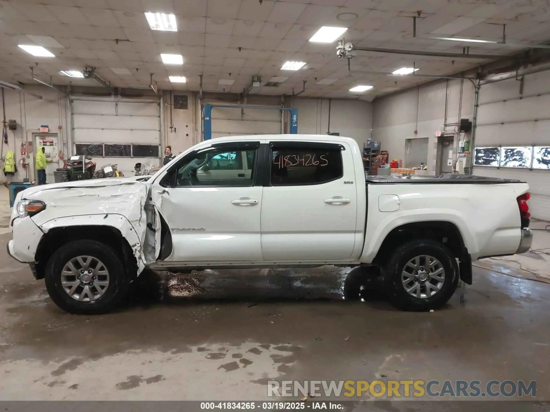 15 Photograph of a damaged car 3TMCZ5AN2KM189373 TOYOTA TACOMA 2019