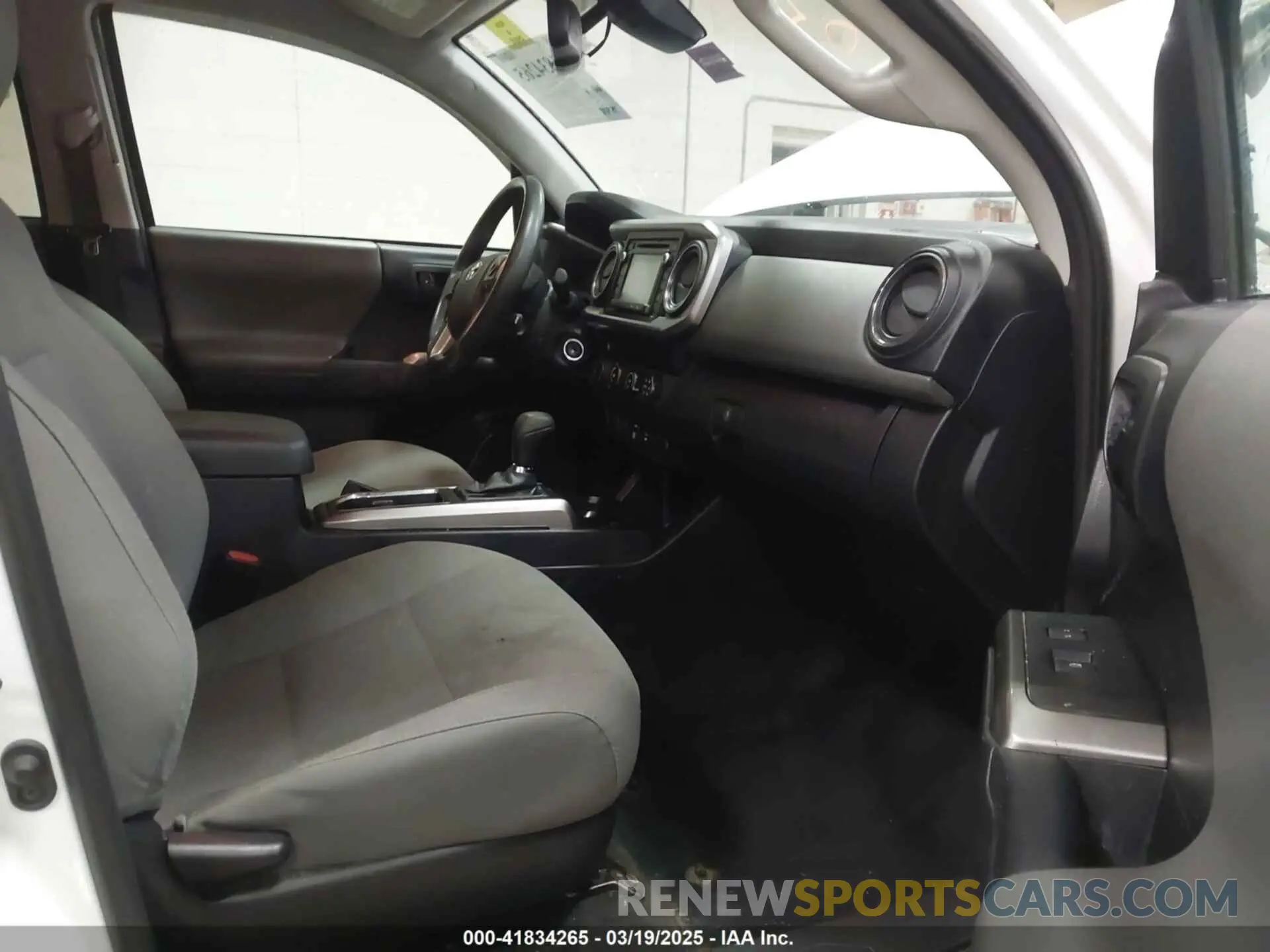 5 Photograph of a damaged car 3TMCZ5AN2KM189373 TOYOTA TACOMA 2019