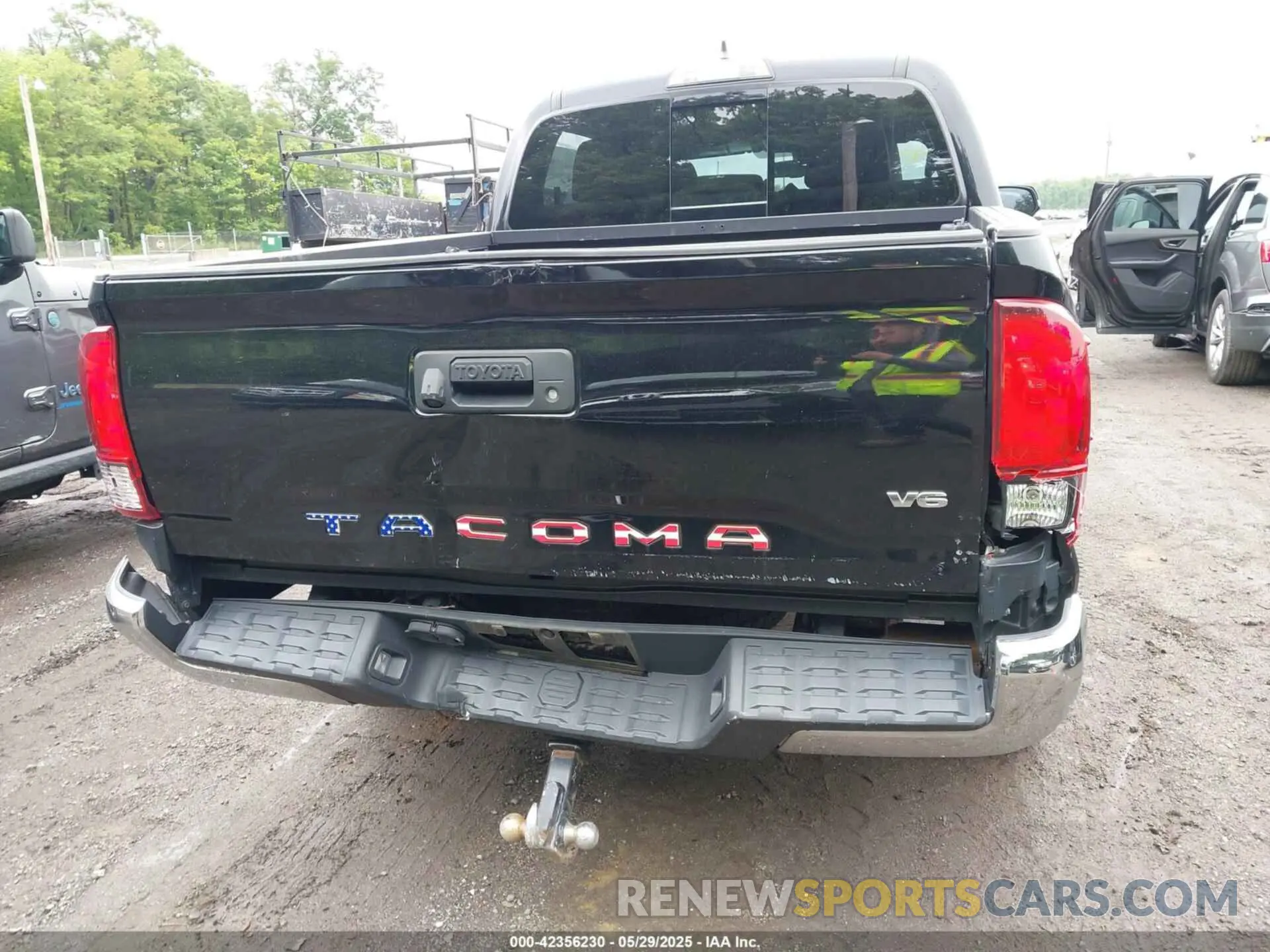 16 Photograph of a damaged car 3TMCZ5AN2KM193343 TOYOTA TACOMA 2019