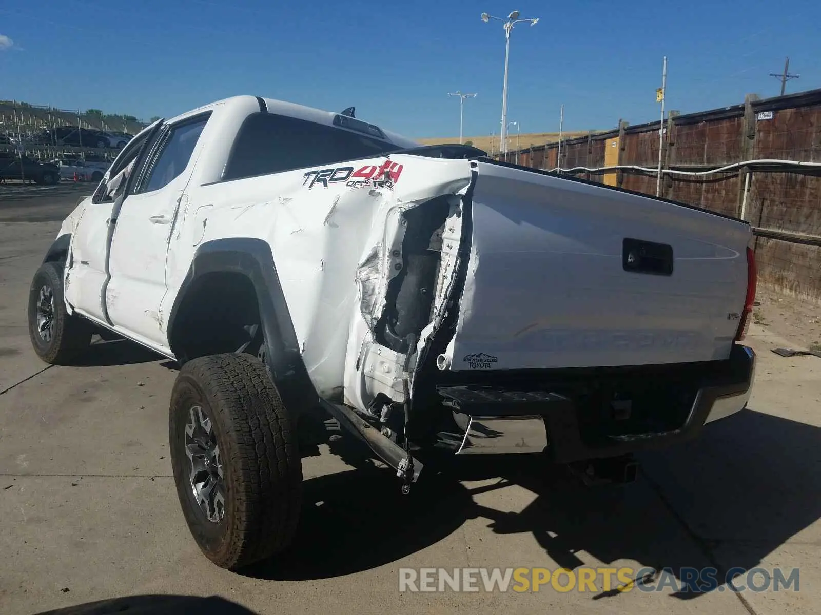 3 Photograph of a damaged car 3TMCZ5AN2KM204504 TOYOTA TACOMA 2019