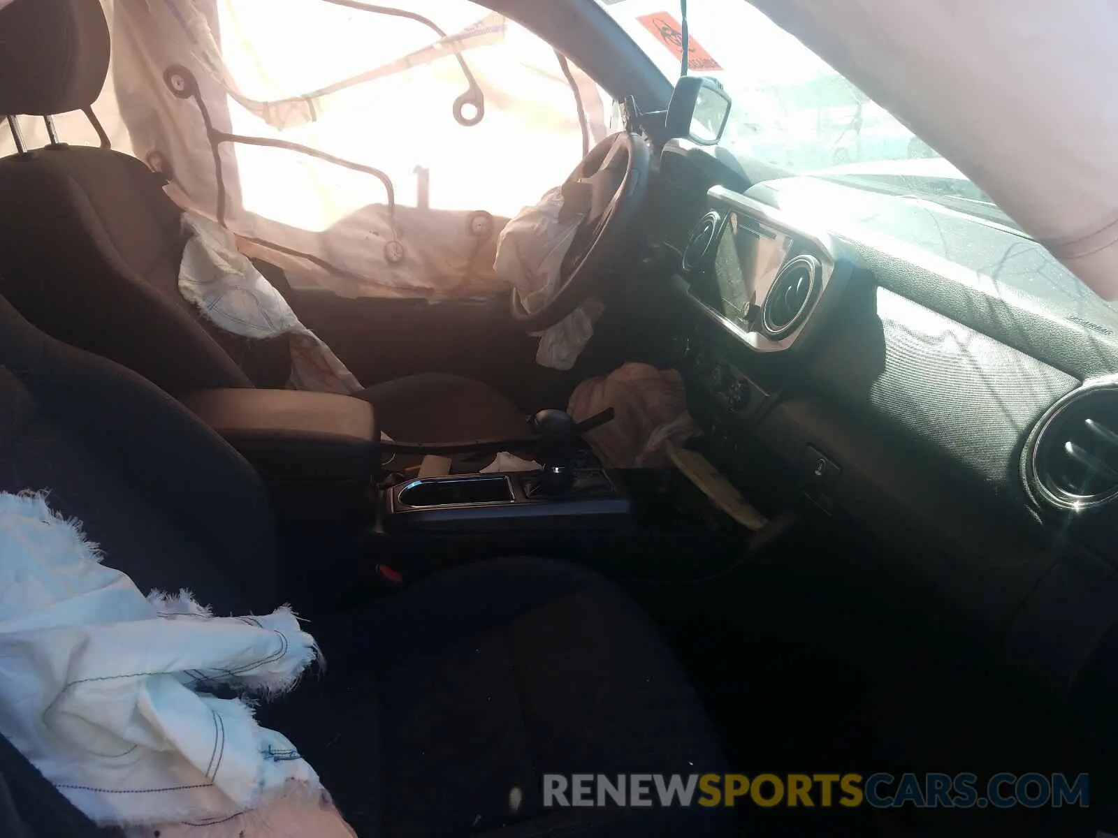 5 Photograph of a damaged car 3TMCZ5AN2KM204504 TOYOTA TACOMA 2019