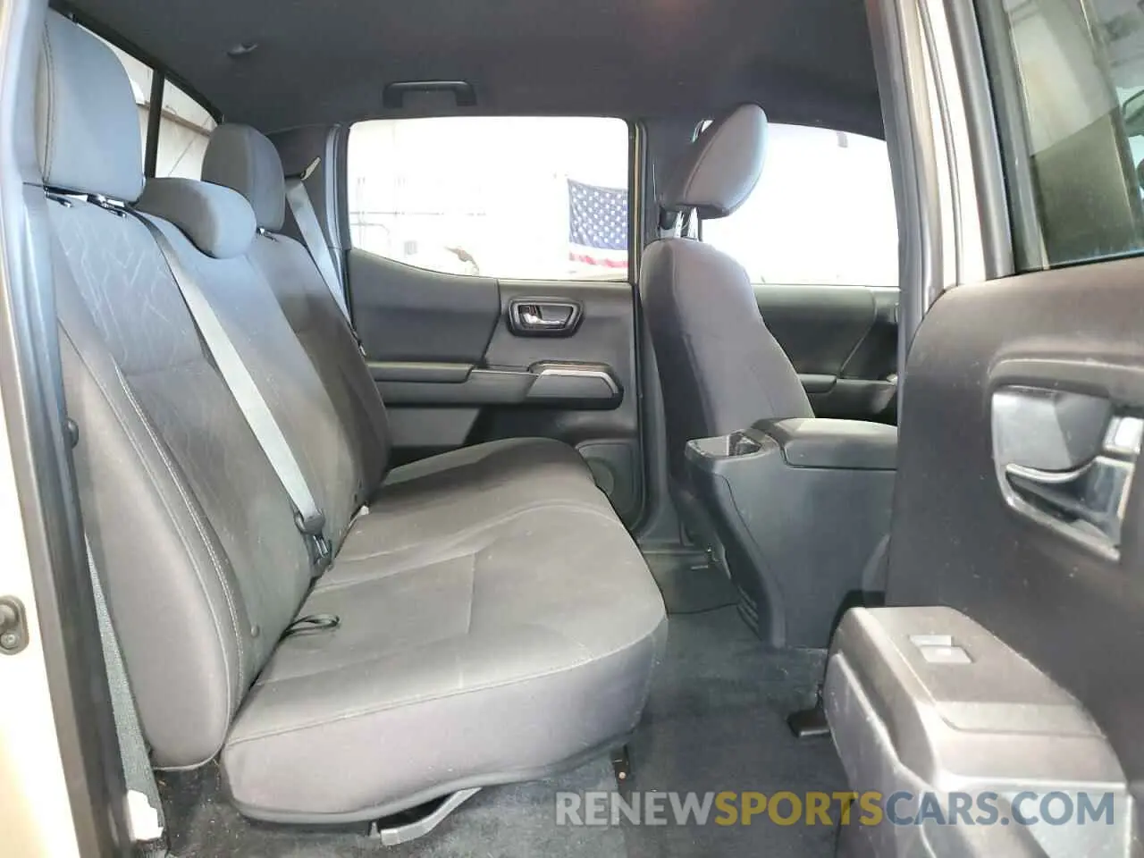 10 Photograph of a damaged car 3TMCZ5AN2KM216782 TOYOTA TACOMA 2019