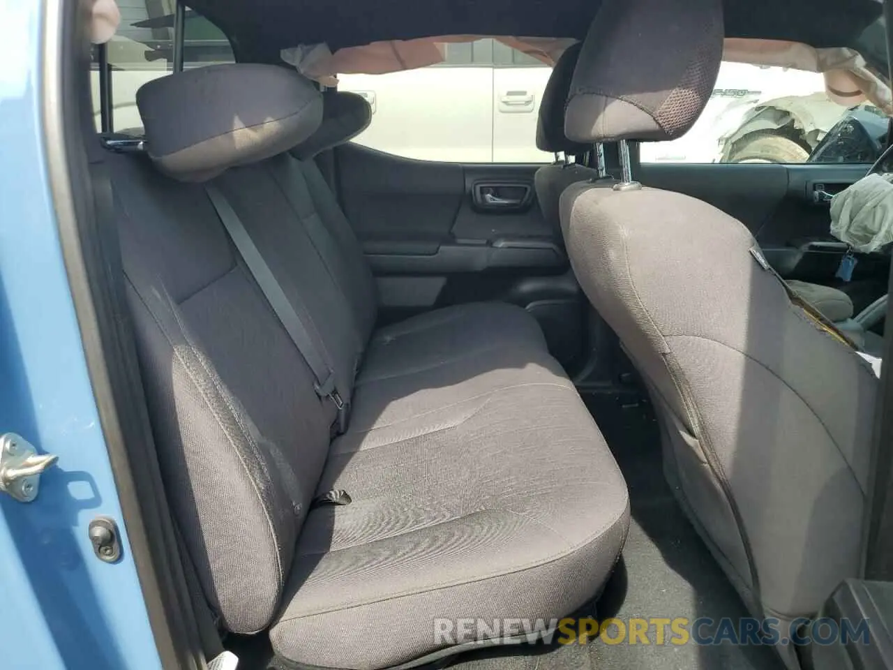 10 Photograph of a damaged car 3TMCZ5AN2KM225823 TOYOTA TACOMA 2019