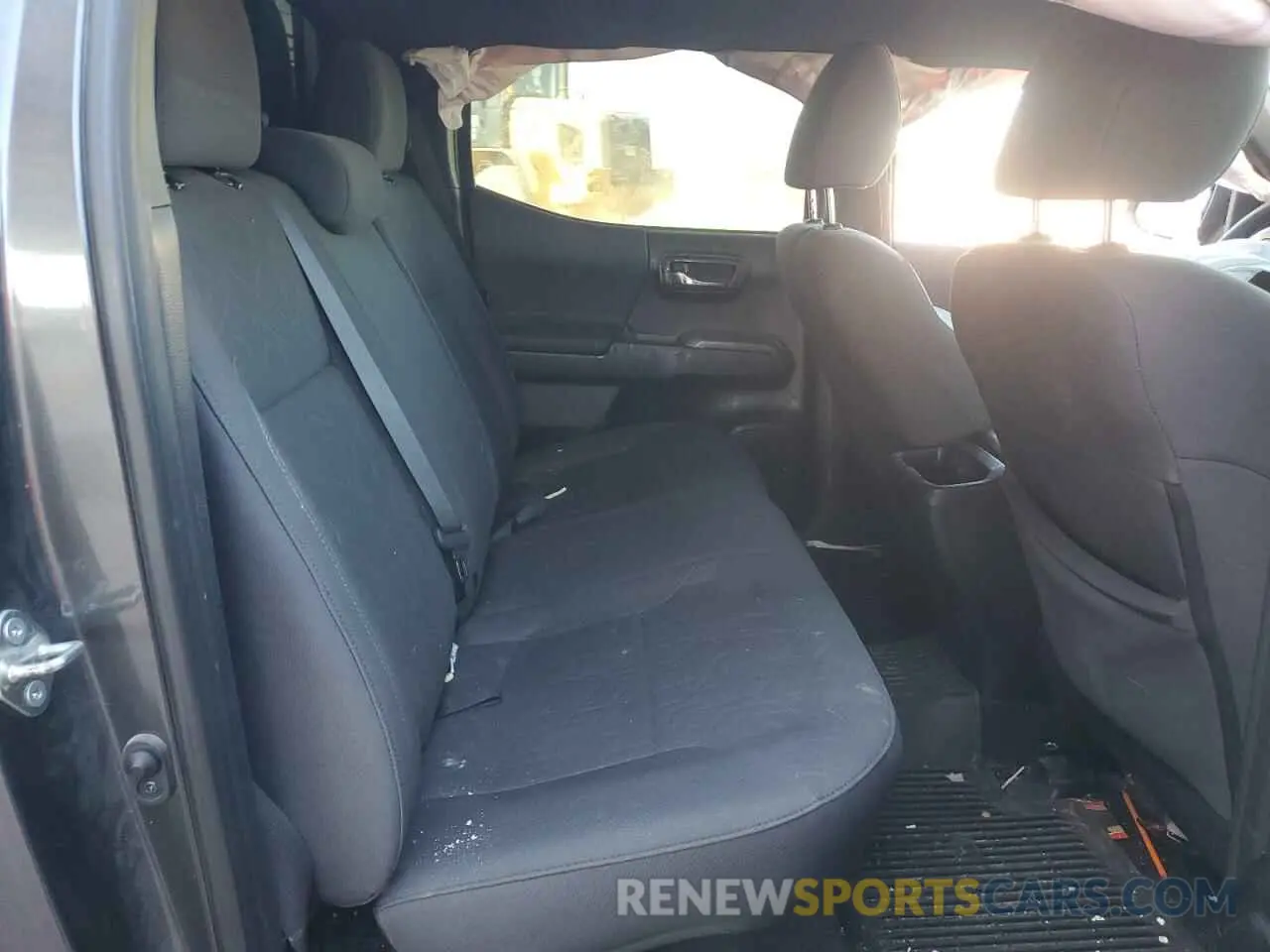 10 Photograph of a damaged car 3TMCZ5AN2KM255453 TOYOTA TACOMA 2019