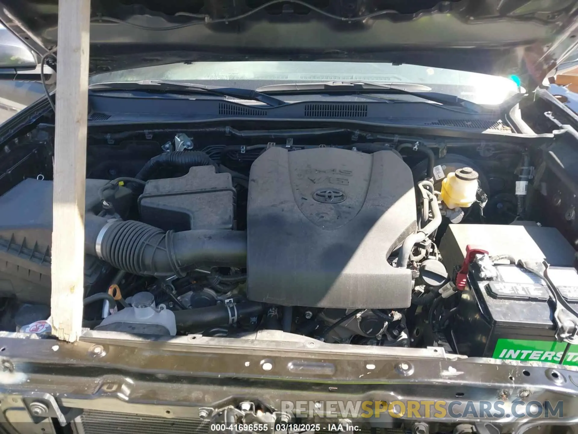 10 Photograph of a damaged car 3TMCZ5AN2KM268915 TOYOTA TACOMA 2019