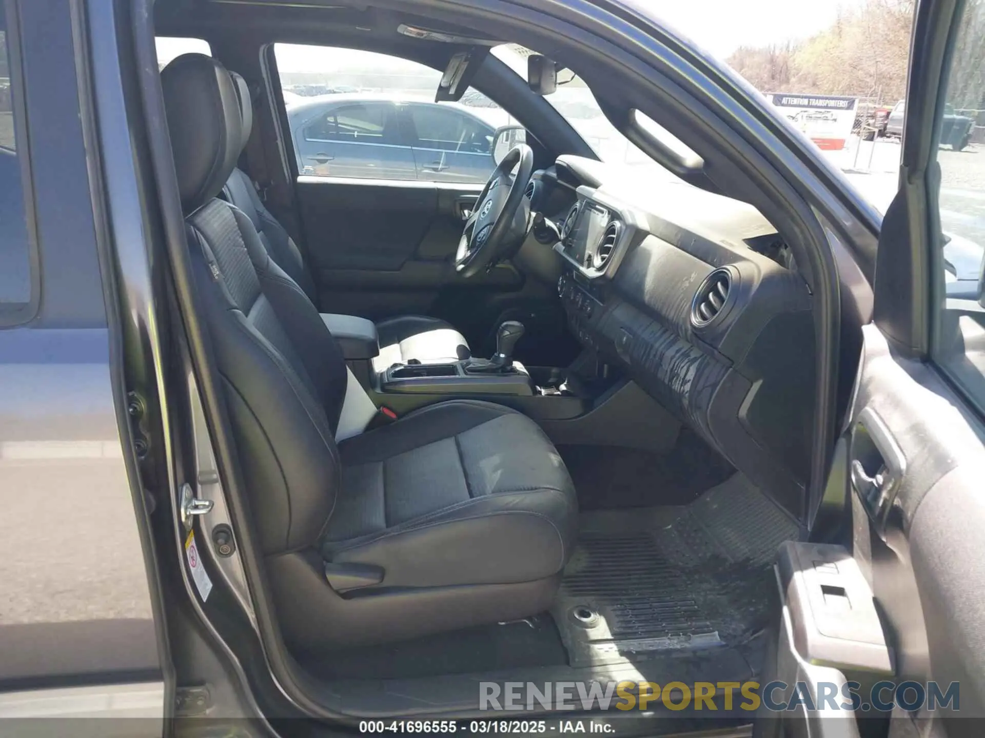 5 Photograph of a damaged car 3TMCZ5AN2KM268915 TOYOTA TACOMA 2019