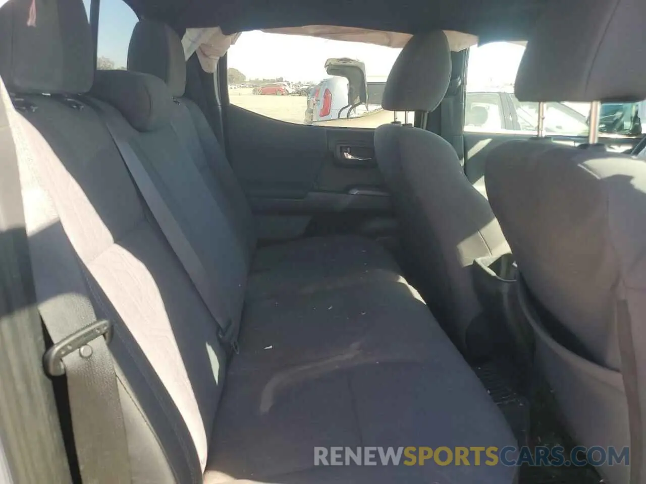 10 Photograph of a damaged car 3TMCZ5AN2KM285116 TOYOTA TACOMA 2019