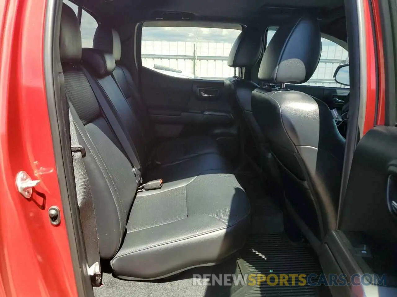10 Photograph of a damaged car 3TMCZ5AN3KM190094 TOYOTA TACOMA 2019