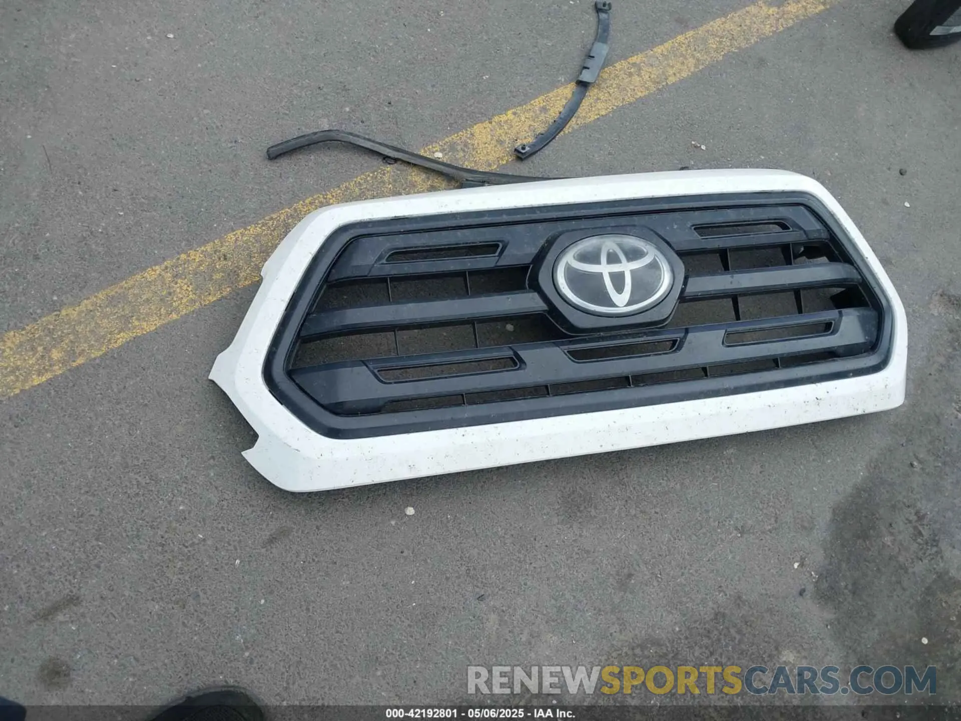 11 Photograph of a damaged car 3TMCZ5AN3KM202132 TOYOTA TACOMA 2019