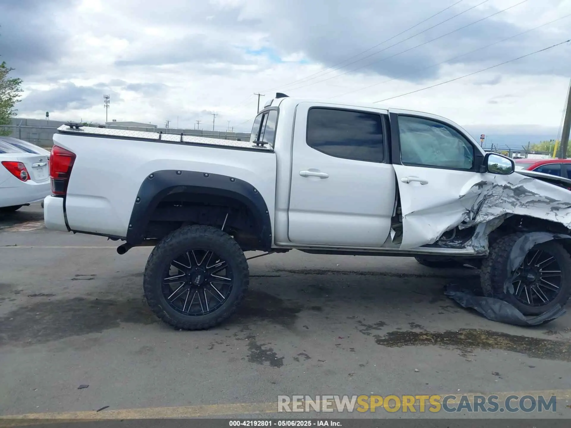 13 Photograph of a damaged car 3TMCZ5AN3KM202132 TOYOTA TACOMA 2019