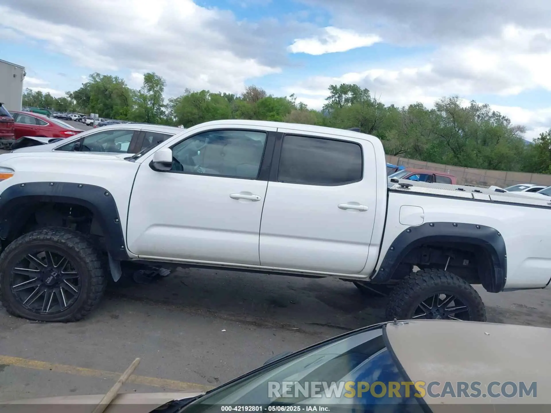 14 Photograph of a damaged car 3TMCZ5AN3KM202132 TOYOTA TACOMA 2019