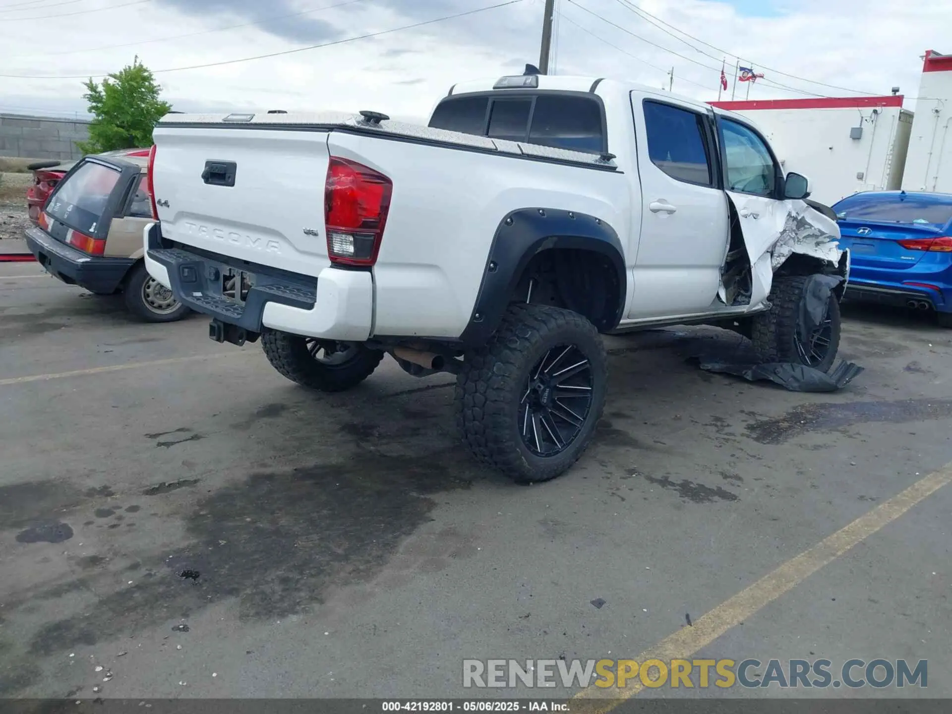 4 Photograph of a damaged car 3TMCZ5AN3KM202132 TOYOTA TACOMA 2019