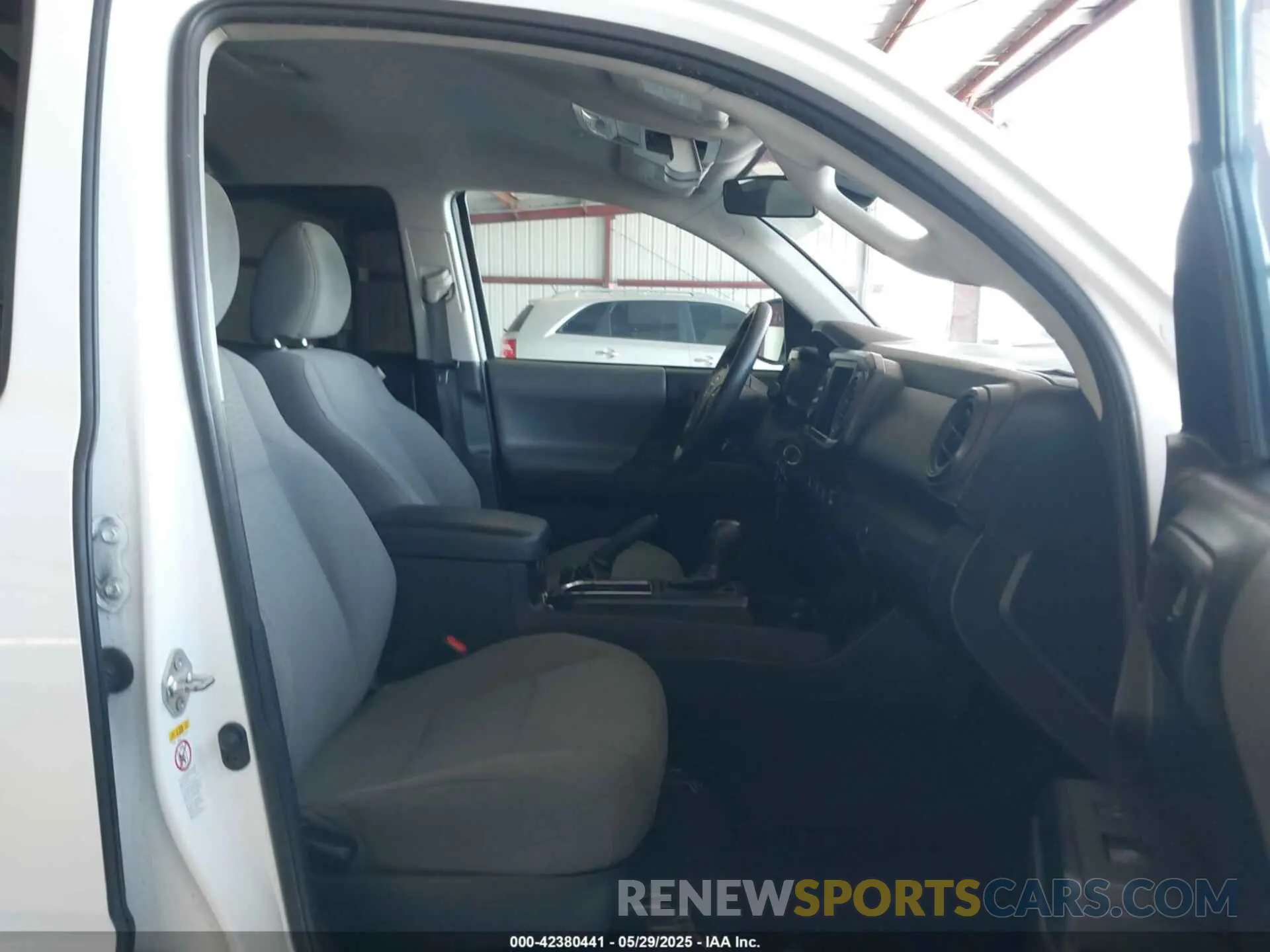 5 Photograph of a damaged car 3TMCZ5AN3KM219836 TOYOTA TACOMA 2019