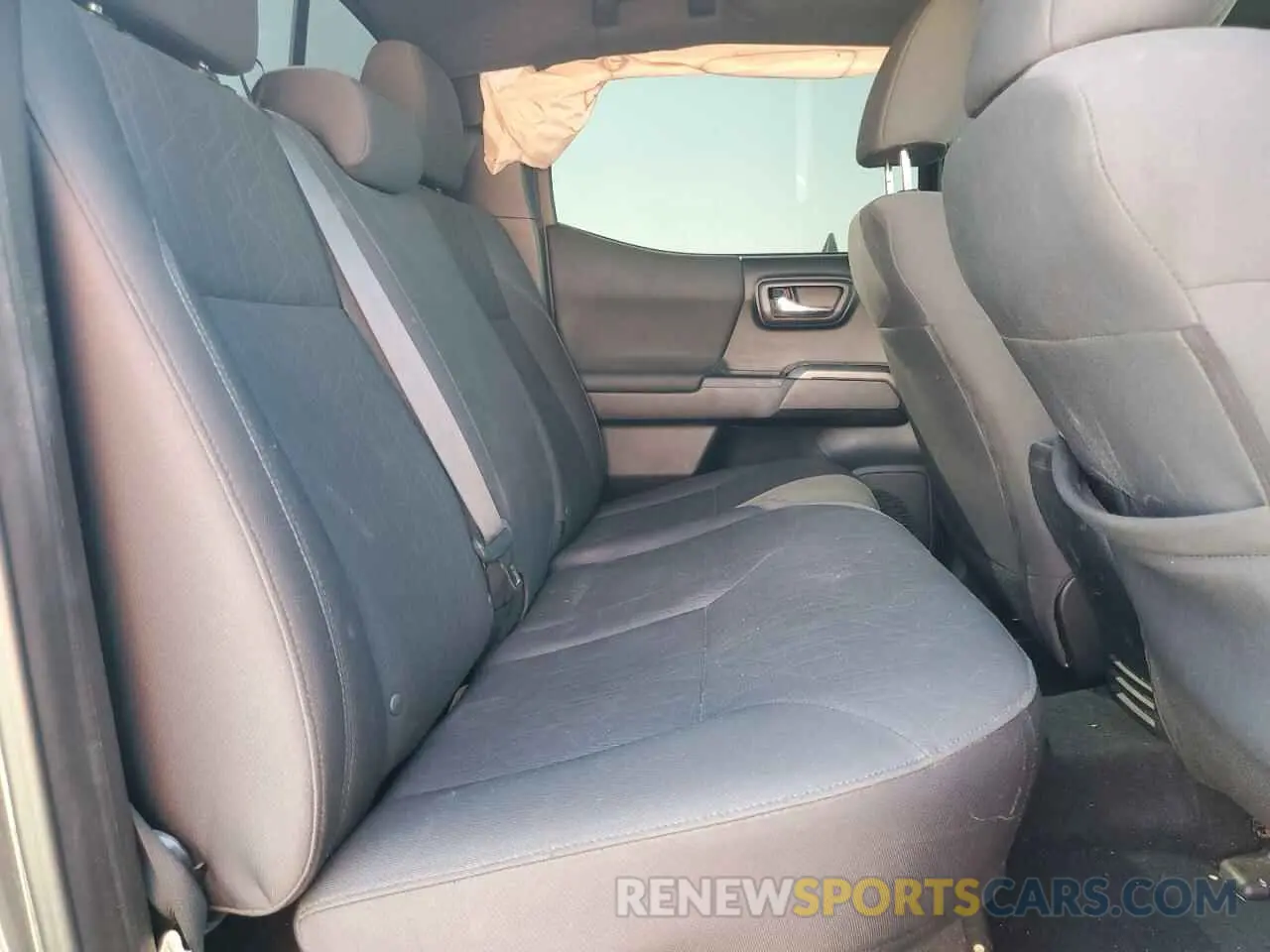 10 Photograph of a damaged car 3TMCZ5AN3KM223904 TOYOTA TACOMA 2019