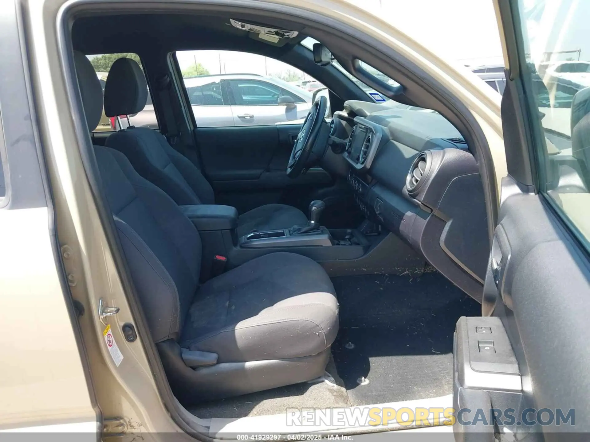 5 Photograph of a damaged car 3TMCZ5AN3KM232103 TOYOTA TACOMA 2019