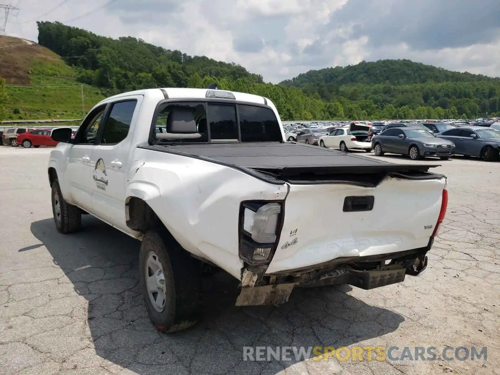 3 Photograph of a damaged car 3TMCZ5AN3KM236460 TOYOTA TACOMA 2019