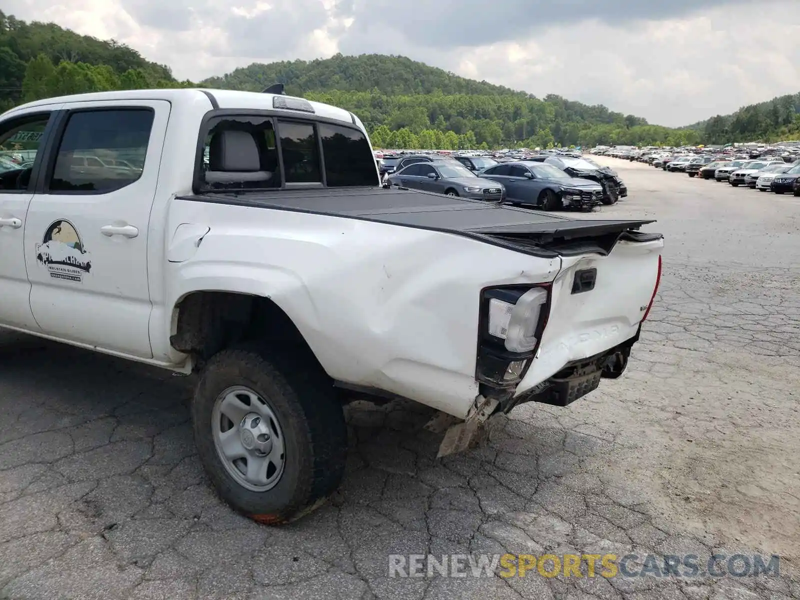 9 Photograph of a damaged car 3TMCZ5AN3KM236460 TOYOTA TACOMA 2019