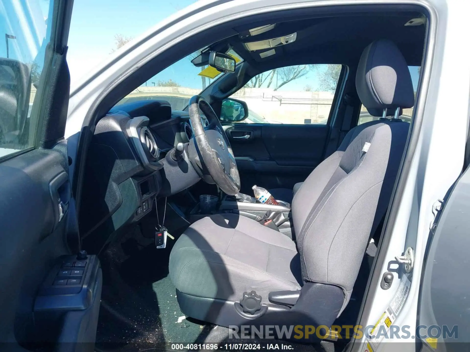 5 Photograph of a damaged car 3TMCZ5AN3KM260757 TOYOTA TACOMA 2019