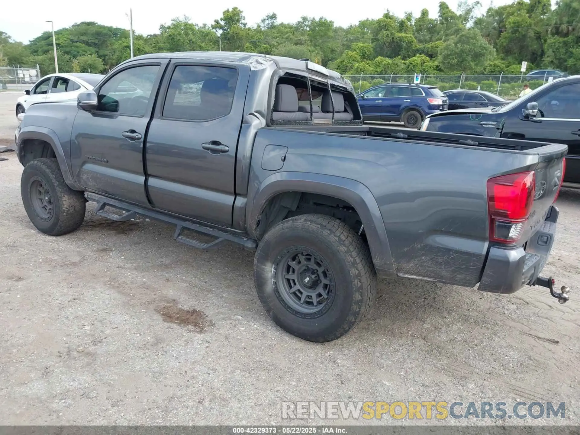 3 Photograph of a damaged car 3TMCZ5AN3KM286159 TOYOTA TACOMA 2019
