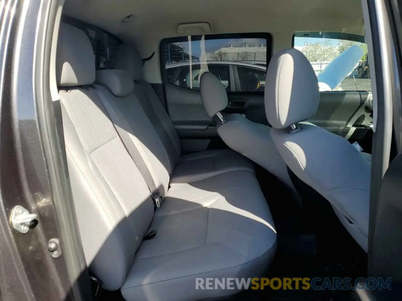10 Photograph of a damaged car 3TMCZ5AN3KM288008 TOYOTA TACOMA 2019
