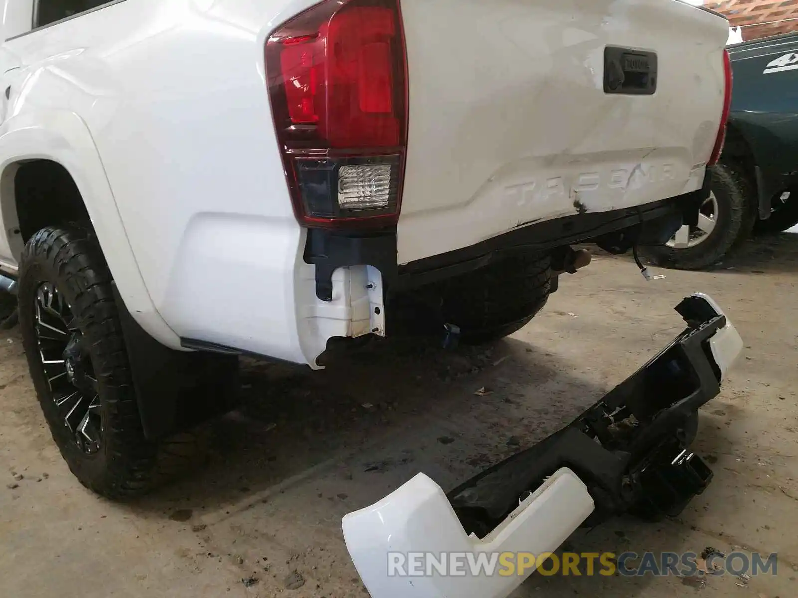 9 Photograph of a damaged car 3TMCZ5AN4KM195952 TOYOTA TACOMA 2019