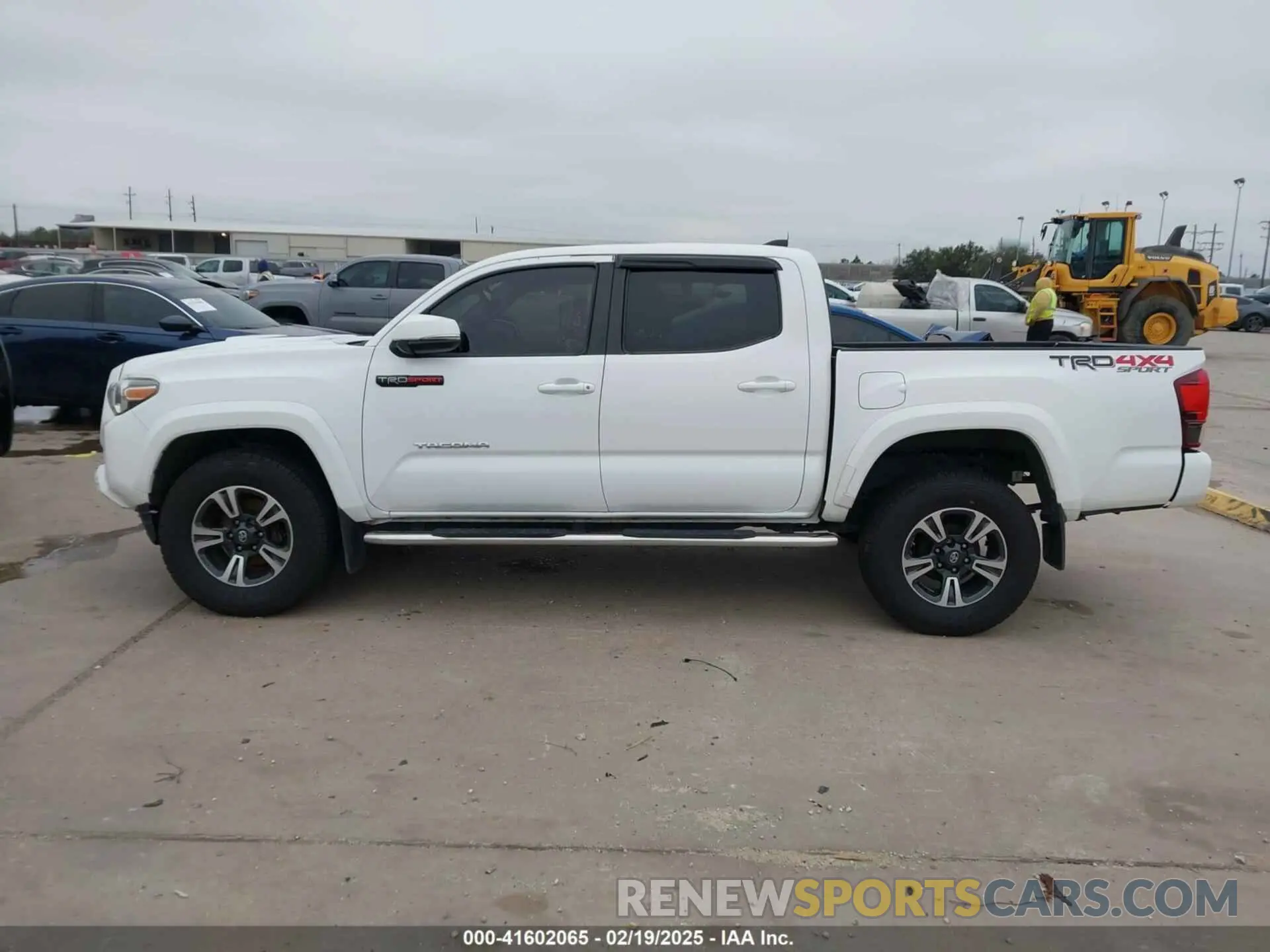 15 Photograph of a damaged car 3TMCZ5AN4KM220154 TOYOTA TACOMA 2019