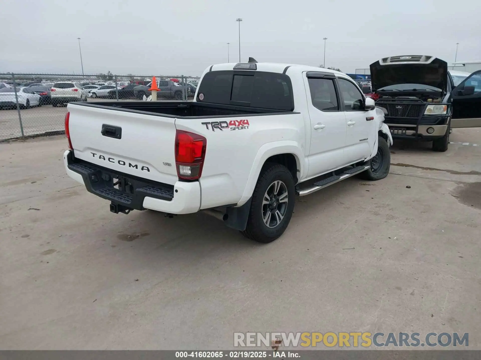 4 Photograph of a damaged car 3TMCZ5AN4KM220154 TOYOTA TACOMA 2019