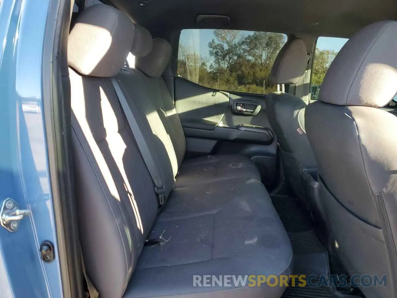 10 Photograph of a damaged car 3TMCZ5AN4KM242235 TOYOTA TACOMA 2019