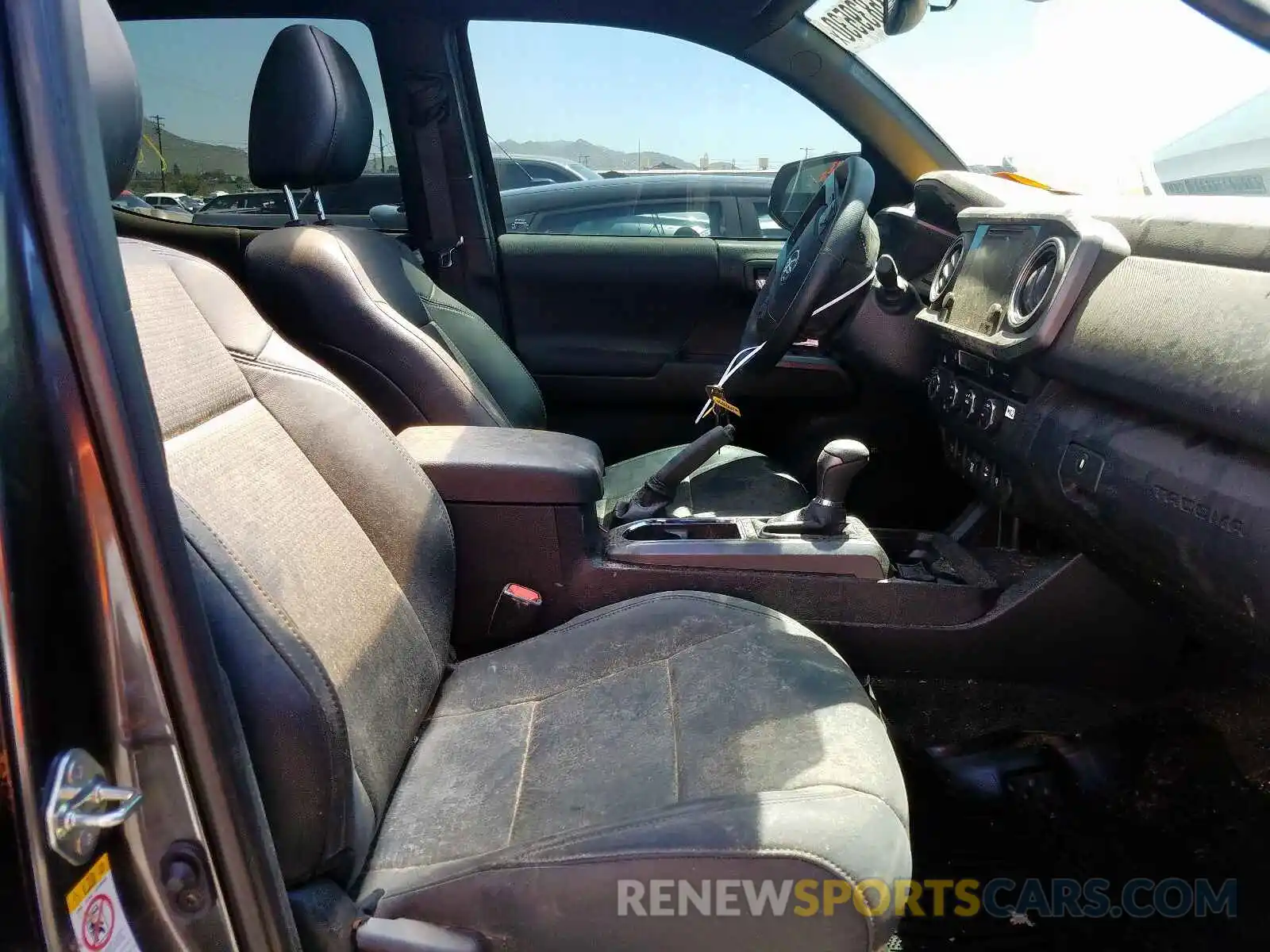 5 Photograph of a damaged car 3TMCZ5AN4KM264347 TOYOTA TACOMA 2019