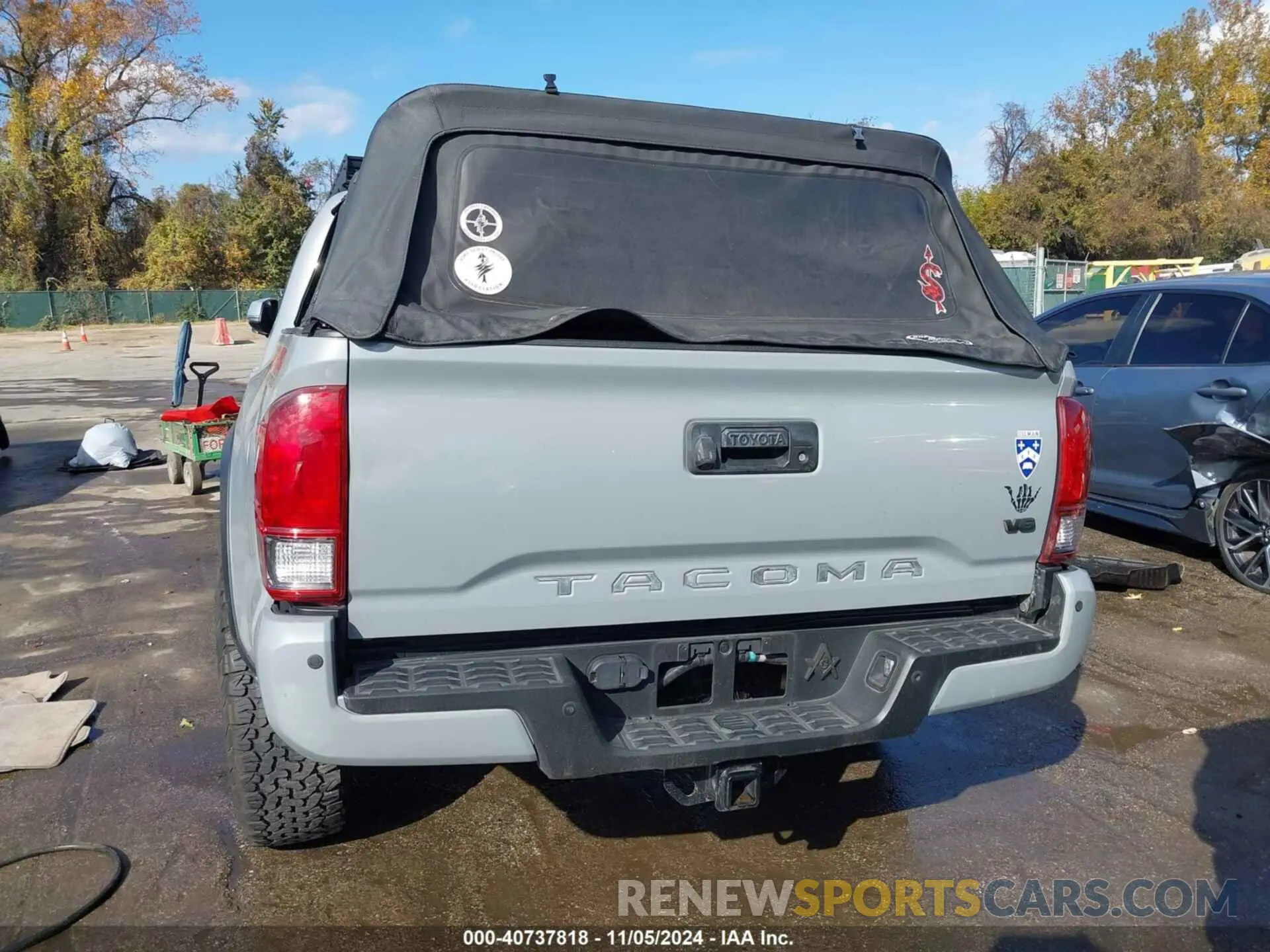 16 Photograph of a damaged car 3TMCZ5AN4KM265935 TOYOTA TACOMA 2019
