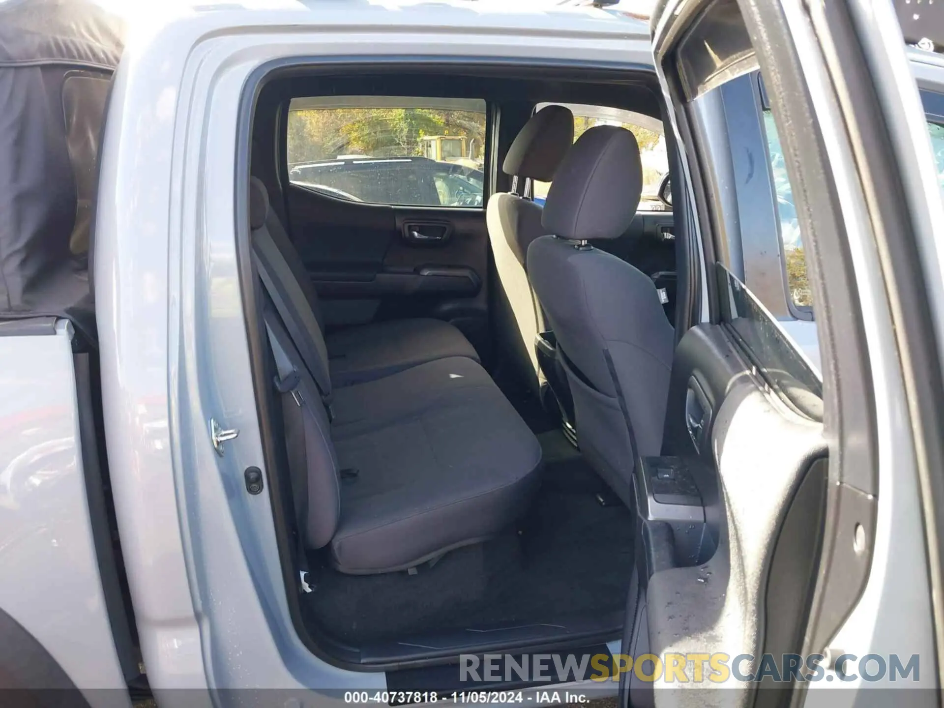 8 Photograph of a damaged car 3TMCZ5AN4KM265935 TOYOTA TACOMA 2019
