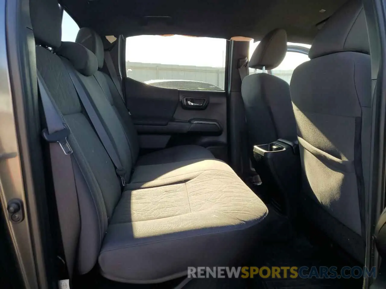 10 Photograph of a damaged car 3TMCZ5AN4KM273999 TOYOTA TACOMA 2019