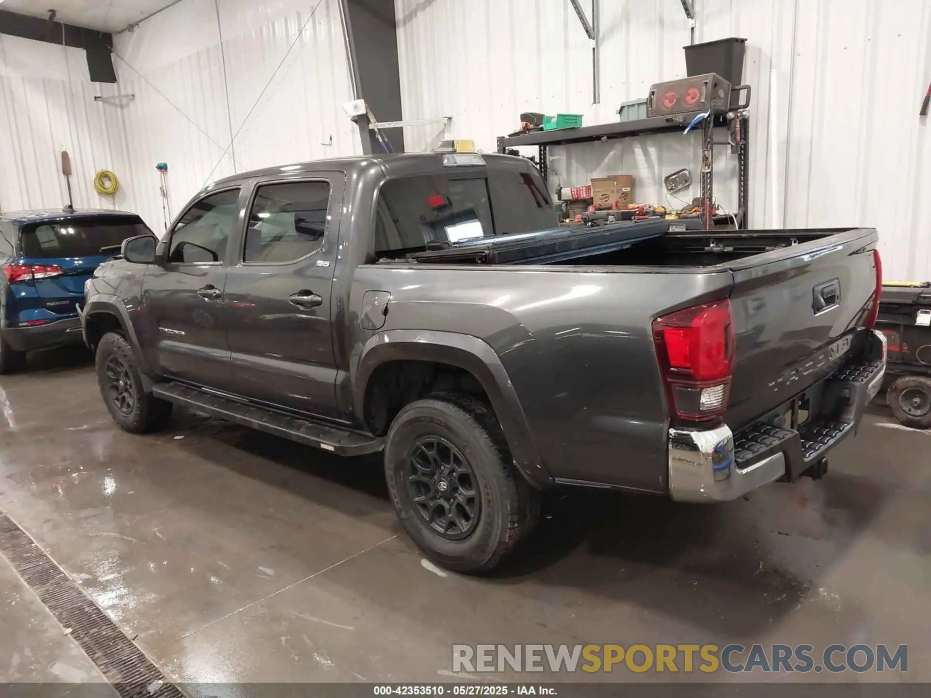 3 Photograph of a damaged car 3TMCZ5AN5KM194387 TOYOTA TACOMA 2019