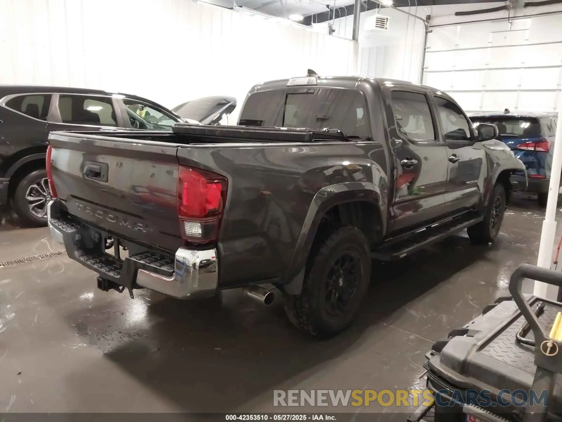 4 Photograph of a damaged car 3TMCZ5AN5KM194387 TOYOTA TACOMA 2019