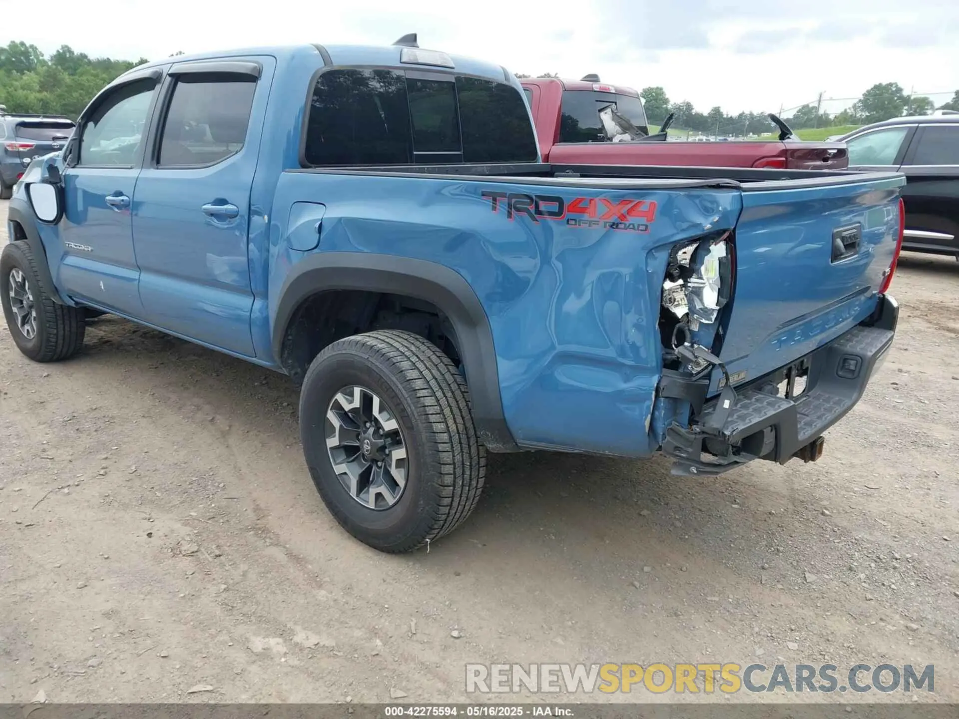 3 Photograph of a damaged car 3TMCZ5AN5KM209115 TOYOTA TACOMA 2019