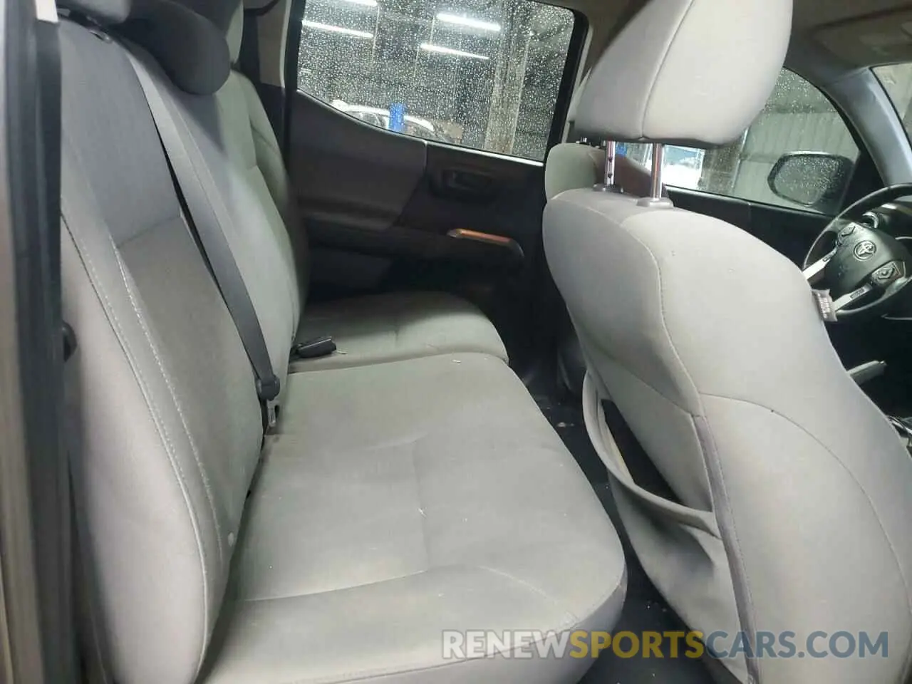 10 Photograph of a damaged car 3TMCZ5AN5KM214377 TOYOTA TACOMA 2019