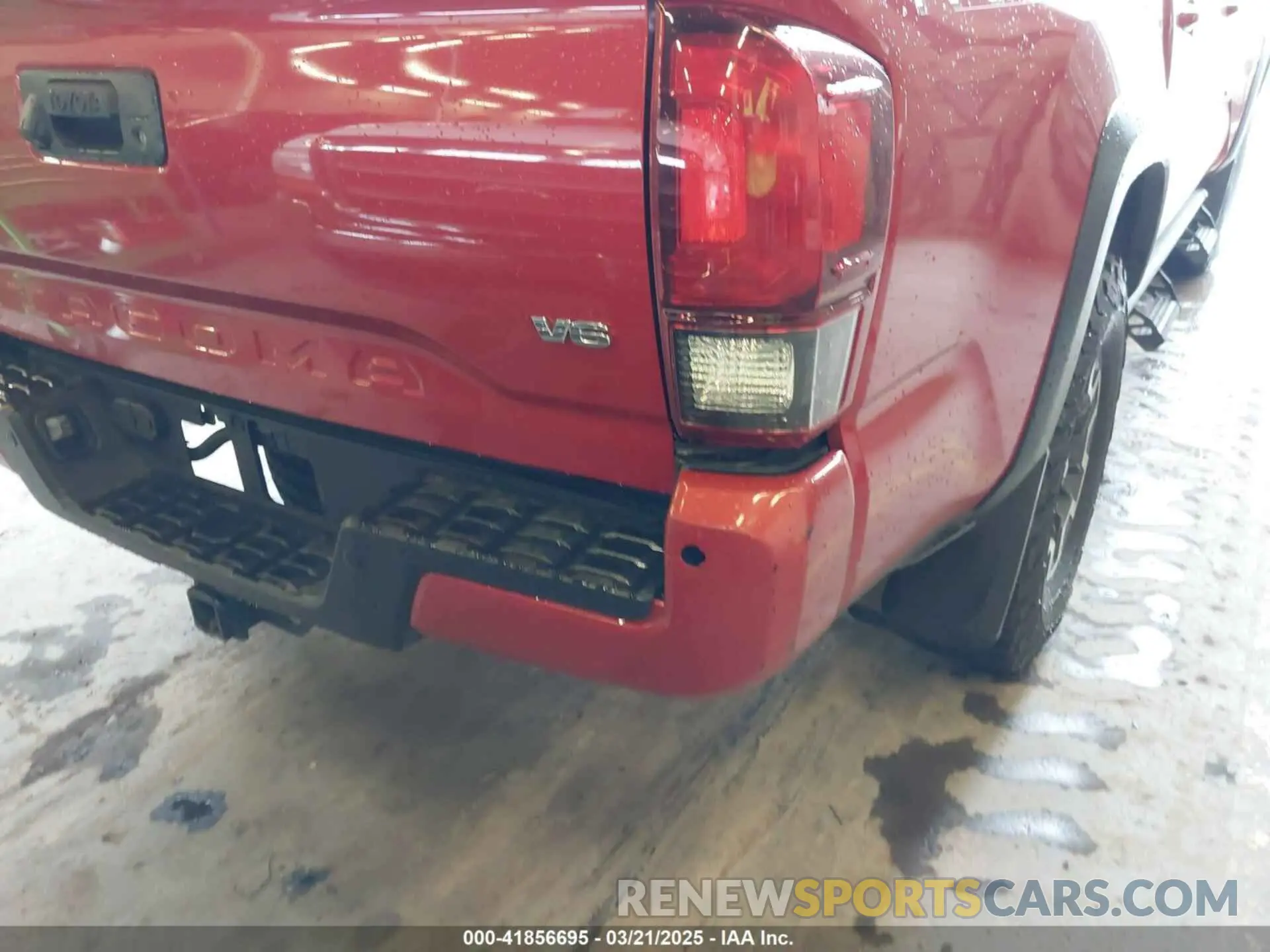 18 Photograph of a damaged car 3TMCZ5AN5KM220079 TOYOTA TACOMA 2019