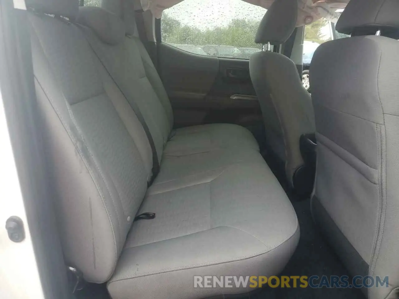 10 Photograph of a damaged car 3TMCZ5AN5KM220423 TOYOTA TACOMA 2019